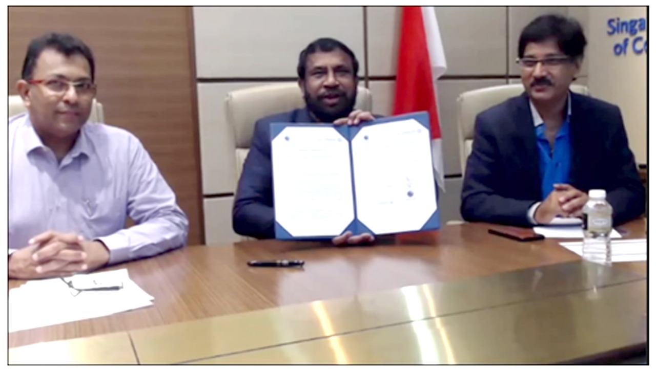 Singapore Indian Chamber of Commerce and Industry (SICCI) and SIIC IIT Kanpur sign a MoU.