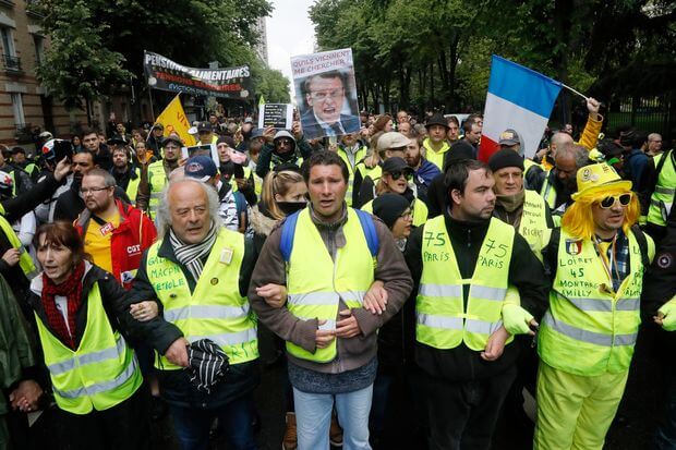 French protesters decry bill outlawing the use of police images